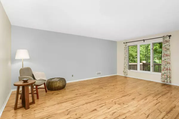 37 Birnamwood DR, Burnsville, MN 55337