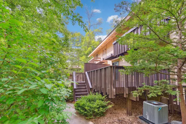 37 Birnamwood DR, Burnsville, MN 55337