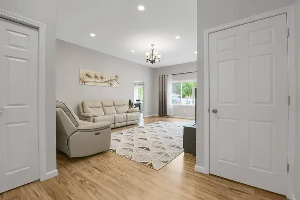 1431 Sumter AVE N, Golden Valley, MN 55427