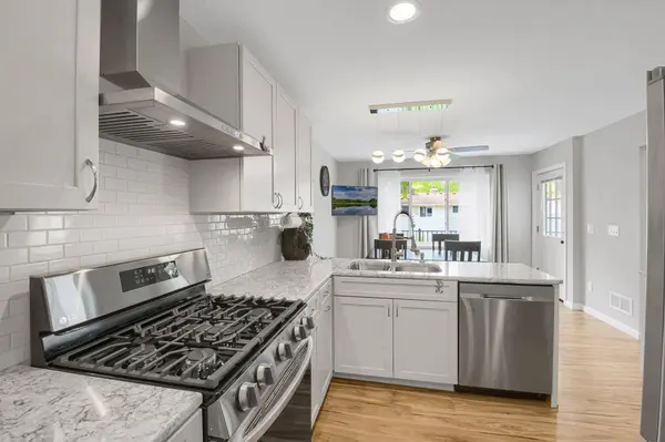 1431 Sumter AVE N, Golden Valley, MN 55427