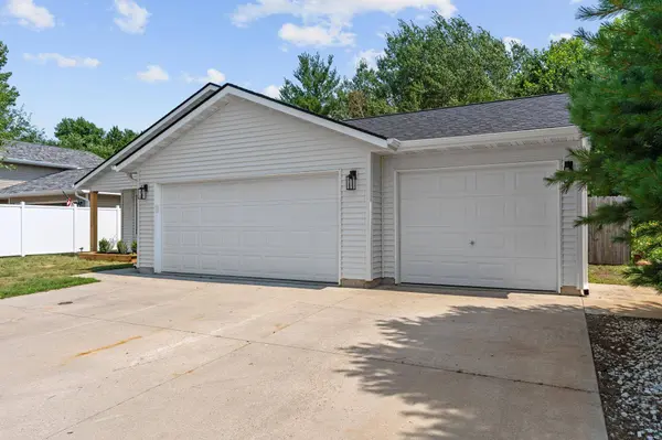 620 Meadowlark LN, Eden Valley, MN 55329