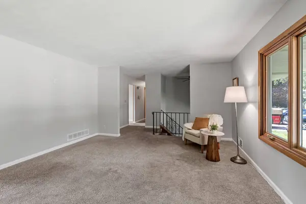 444 County Road B E, Maplewood, MN 55117