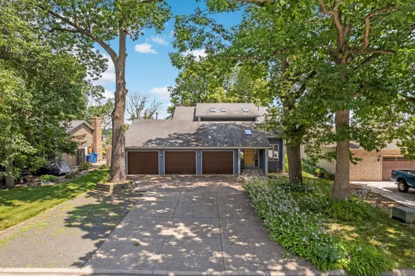 1407 Bay Point DR SE, Forest Lake, MN 55025