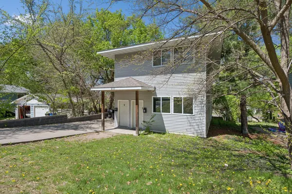 211 Belvidere ST E, Saint Paul, MN 55107