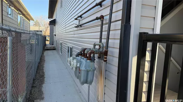 231 S AVENUE N, Saskatoon, SK S7L 2Z7