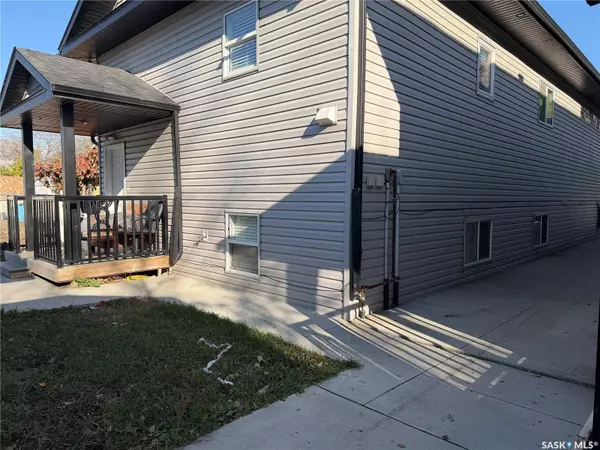 231 S AVENUE N, Saskatoon, SK S7L 2Z7