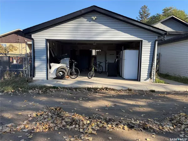 231 S AVENUE N, Saskatoon, SK S7L 2Z7