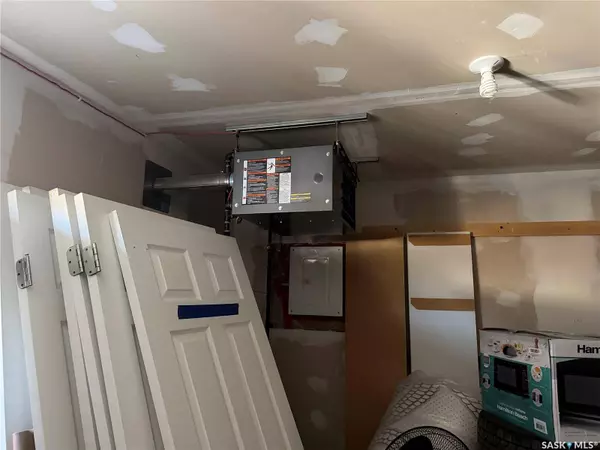 231 S AVENUE N, Saskatoon, SK S7L 2Z7