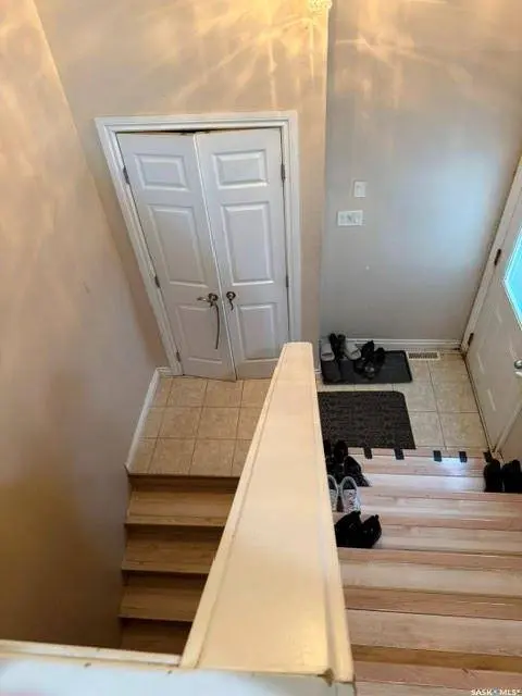 229 S AVENUE N, Saskatoon, SK S7L 2Z7