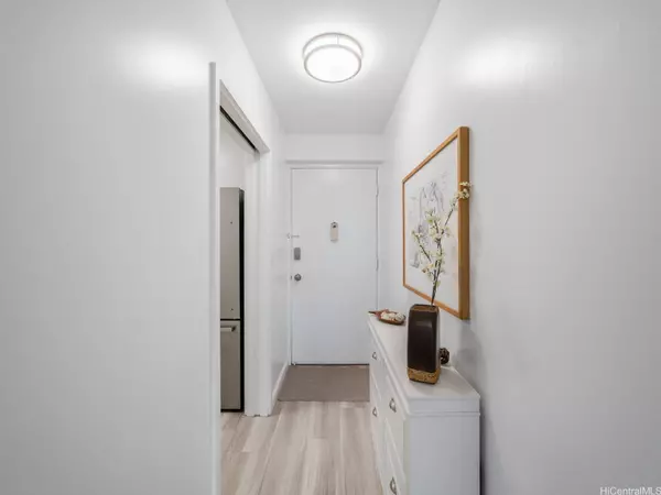 731 Amana ST #1503, Honolulu, HI 96814