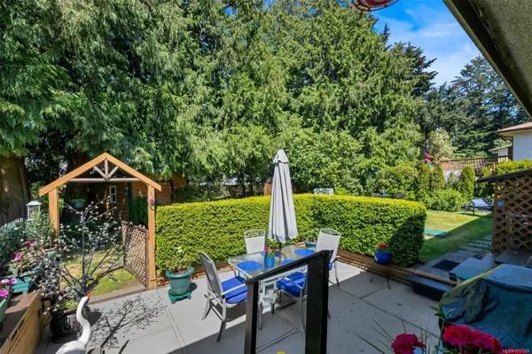 1028 Jenkins Ave, Langford, BC V9B 2N7