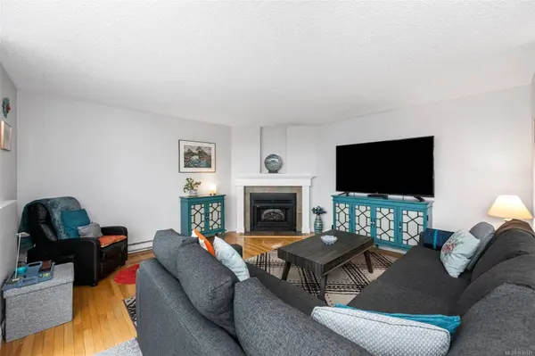 819 Burdett Ave #805, Victoria, BC V8W 1B3