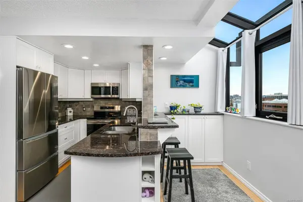 819 Burdett Ave #805, Victoria, BC V8W 1B3