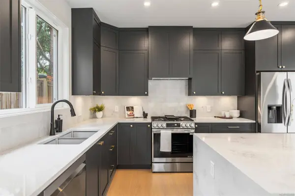 650 Wisteria RDG, Langford, BC V9B 3N4