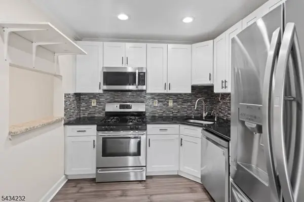 24 Amberly Ct, Franklin Twp., NJ 08823
