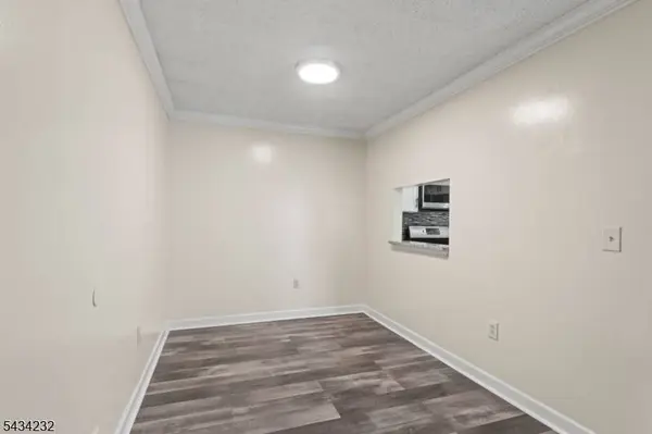 24 Amberly Ct, Franklin Twp., NJ 08823