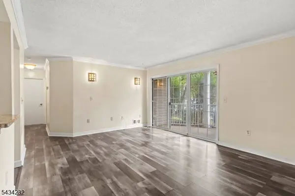 24 Amberly Ct, Franklin Twp., NJ 08823