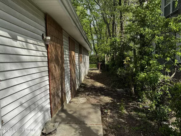 1213 Vim Dr, Louisville, KY 40213