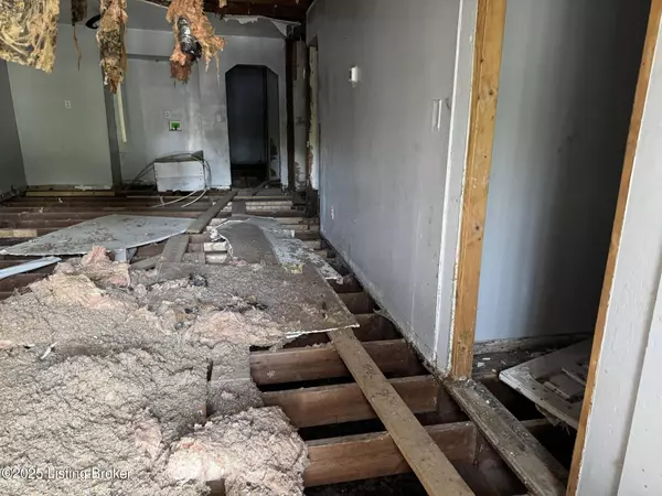 1213 Vim Dr, Louisville, KY 40213