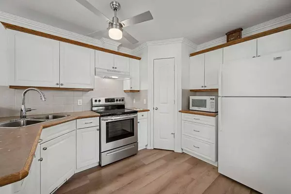 1409 Strathcona WAY, Strathmore, AB T1P 1S2