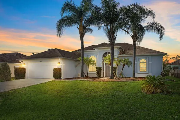 1038 SW Fisherman AVE