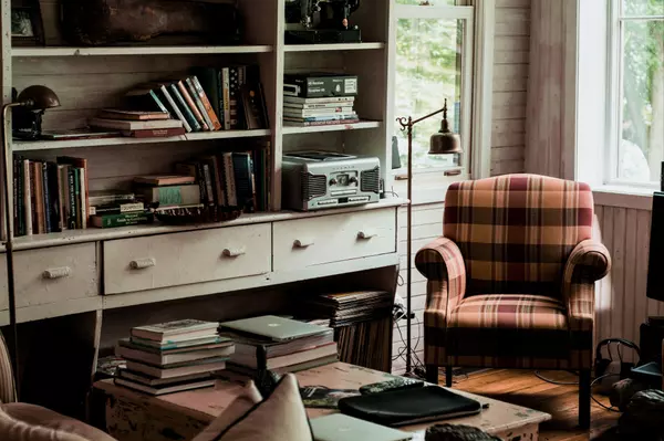 Creating a Cozy Home Sanctuary: Small Spaces, Family Homes, and the Art of Warmth,Sean McGirr
