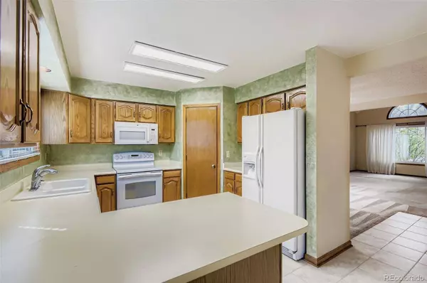 9390 Yale LN, Highlands Ranch, CO 80130