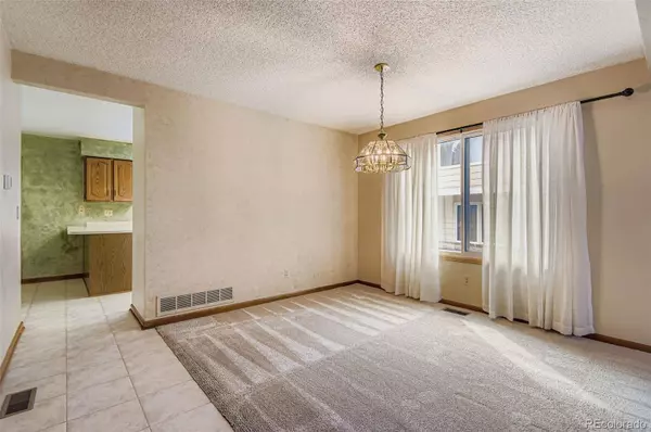 9390 Yale LN, Highlands Ranch, CO 80130