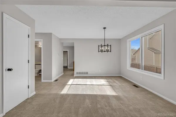 9390 Yale LN, Highlands Ranch, CO 80130
