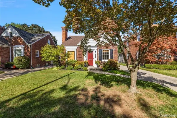 1914 Fleetwood Drive, Grosse Pointe, MI 48236