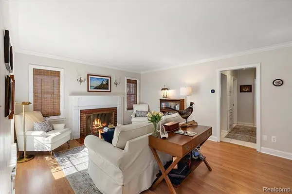 1914 Fleetwood Drive, Grosse Pointe, MI 48236