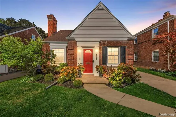 1914 Fleetwood Drive, Grosse Pointe, MI 48236