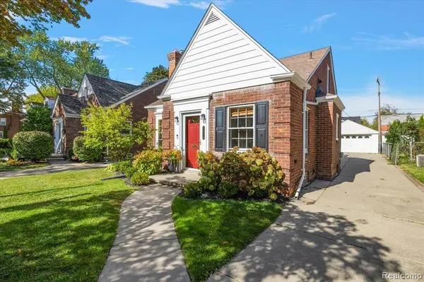 1914 Fleetwood Drive, Grosse Pointe, MI 48236