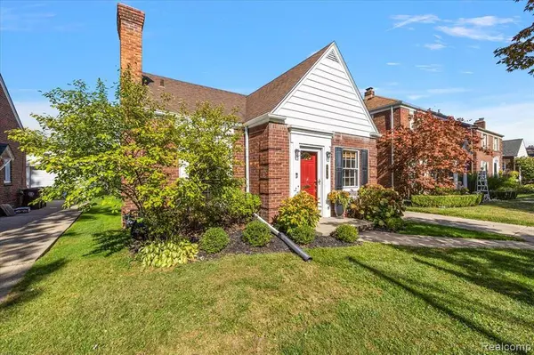 1914 Fleetwood Drive, Grosse Pointe, MI 48236