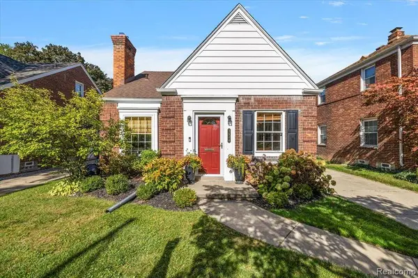 1914 Fleetwood Drive, Grosse Pointe, MI 48236
