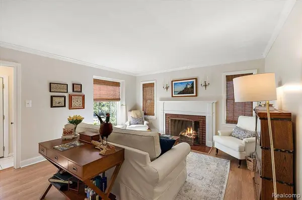 1914 Fleetwood Drive, Grosse Pointe, MI 48236