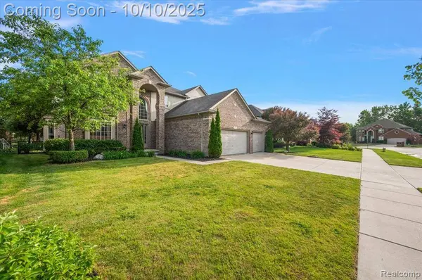 18852 Newbridge Drive, Macomb Twp, MI 48044