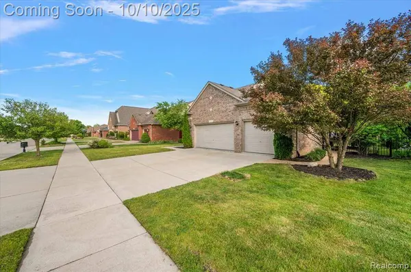18852 Newbridge Drive, Macomb Twp, MI 48044