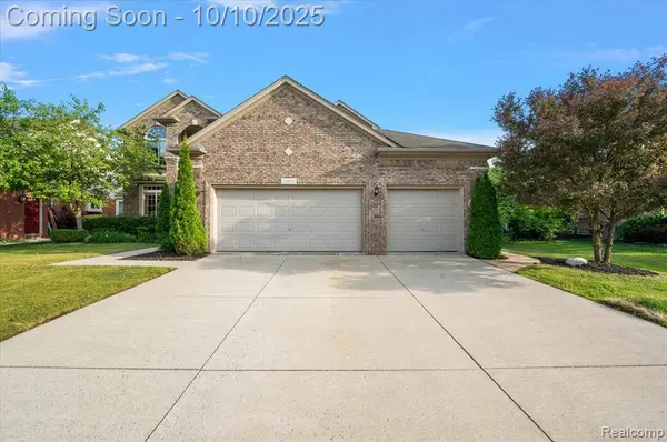 18852 Newbridge Drive, Macomb Twp, MI 48044