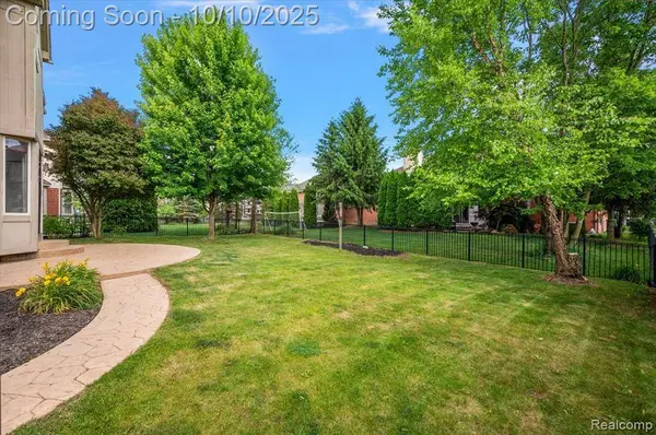 18852 Newbridge Drive, Macomb Twp, MI 48044