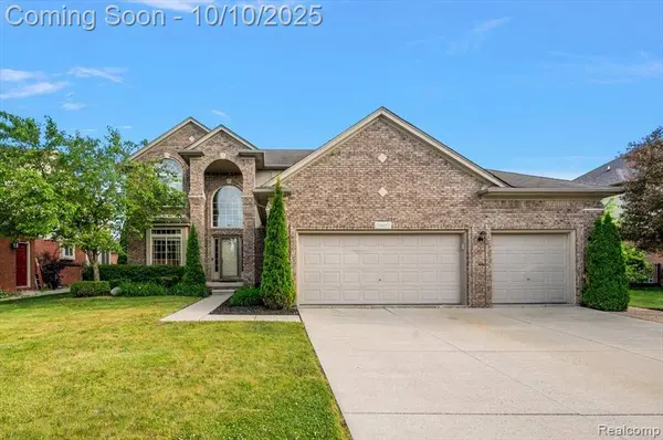18852 Newbridge Drive, Macomb Twp, MI 48044
