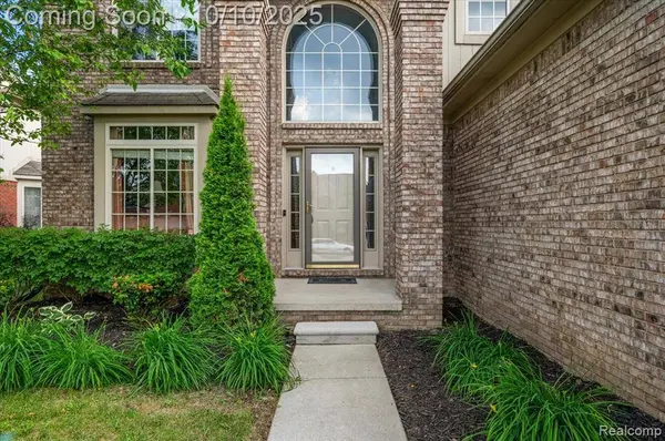 18852 Newbridge Drive, Macomb Twp, MI 48044