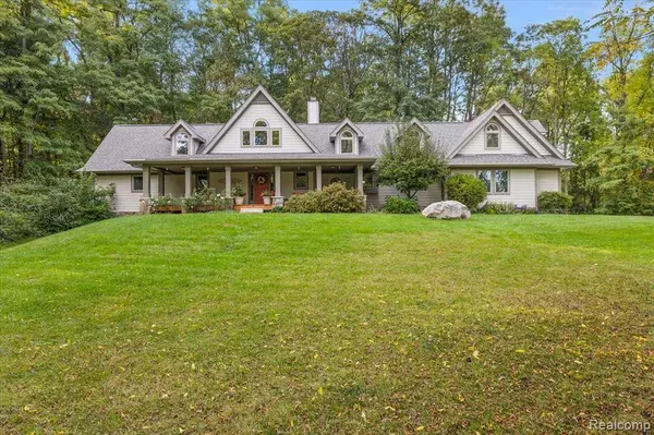 1615 E Predmore Road, Oakland Twp, MI 48363