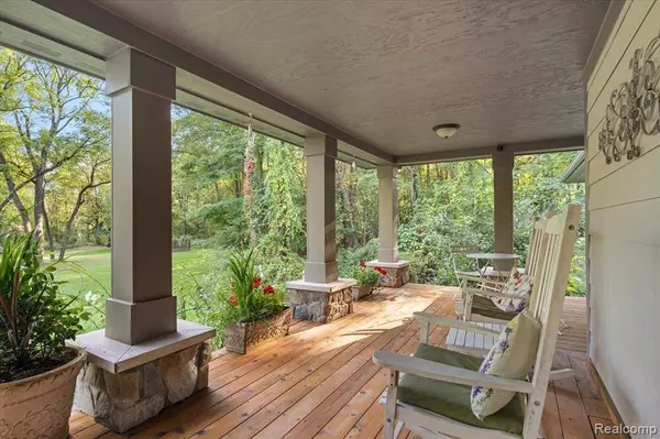 1615 E Predmore Road, Oakland Twp, MI 48363