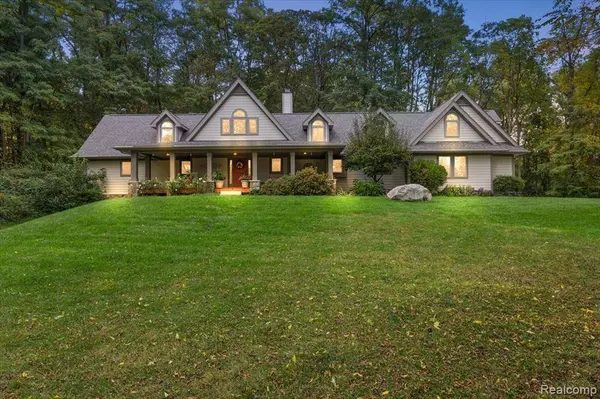 1615 E Predmore Road, Oakland Twp, MI 48363