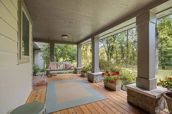 1615 E Predmore Road, Oakland Twp, MI 48363