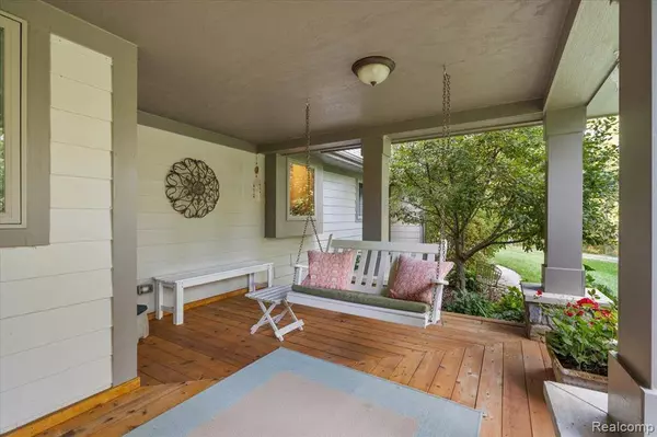 1615 E Predmore Road, Oakland Twp, MI 48363