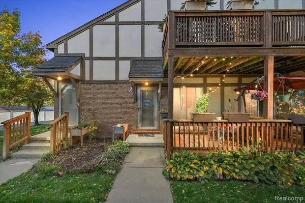 44800 Bayview Drive 33, Novi, MI 48377