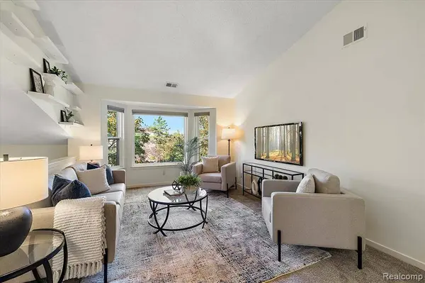 44800 Bayview Drive 33, Novi, MI 48377
