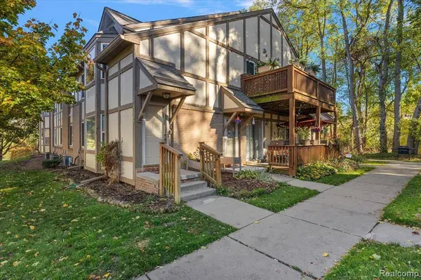 44800 Bayview Drive 33, Novi, MI 48377